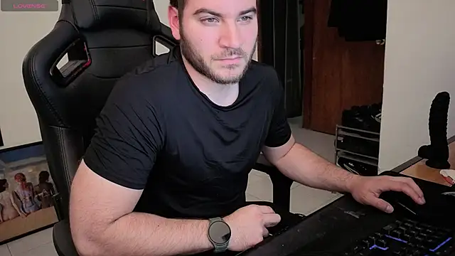 Snapshot of Paul00474 chatting on 09/30/25, 08:03 Paul00474 online show from 09/30/25, 08:03