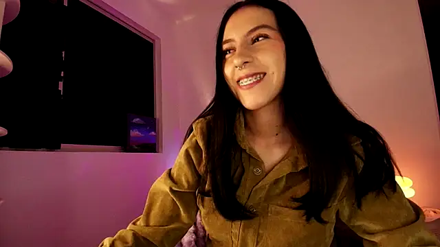 Snapshot of violethun_ chatting on 10/15/25, 04:01 violethun online show from 10/15/25, 04:01