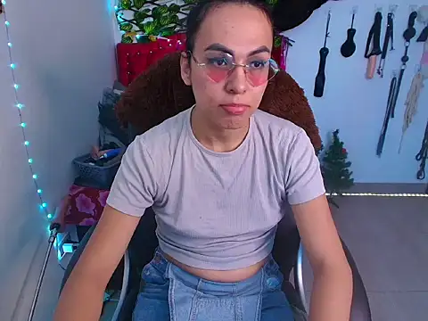 Snapshot of missblu chatting on 02/18/26, 12:28 missblu online show from 02/18/26, 12:28