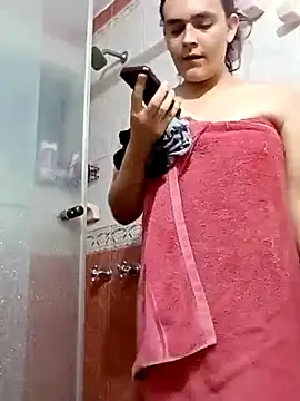 Snapshot of La-Gatatrans chatting on 10/10/25, 01:04 La-Gatatrans online show from 10/10/25, 01:04