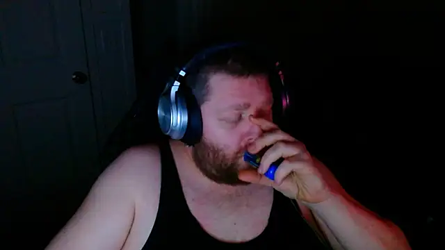 Snapshot of NeedyGlister chatting on 09/28/25, 05:35 NeedyGlister online show from 09/28/25, 05:35