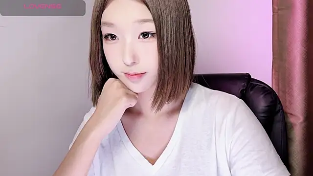 Snapshot of Winnie666- chatting on 10/29/25, 11:56 Winnie666- online show from 10/29/25, 11:56