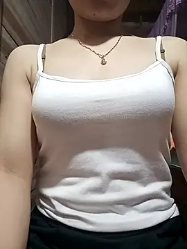 Snapshot of LucyyLy chatting on 04/16/26, 12:39 LucyyLy online show from 04/16/26, 12:39