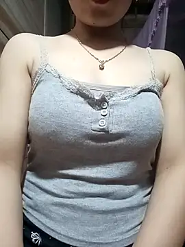 Snapshot of LucyyLy chatting on 04/17/26, 12:19 LucyyLy online show from 04/17/26, 12:19