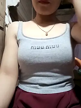 Snapshot of LucyyLy chatting on 04/18/26, 01:48 LucyyLy online show from 04/18/26, 01:48