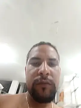 PauMolao85 online show from 12/21/25, 06:37