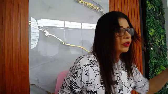 Manuela lara  online show from 03/12/26, 03:40