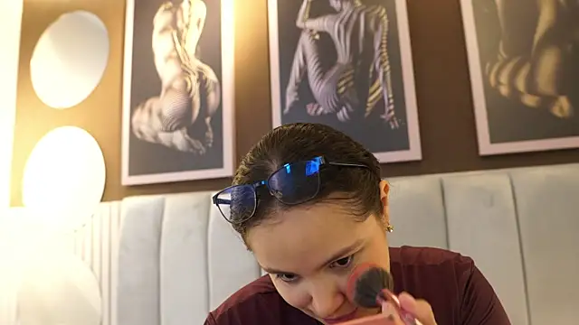 Snapshot of Tayler_Kim chatting on 12/18/25, 04:46 Tayler Kim online show from 12/18/25, 04:46