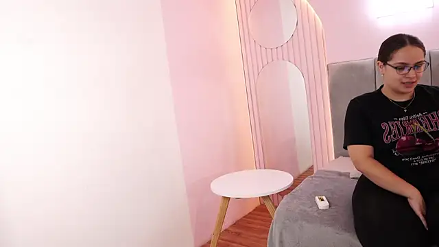 Snapshot of Tayler_Kim chatting on 01/08/26, 06:43 Tayler Kim online show from 01/08/26, 06:43