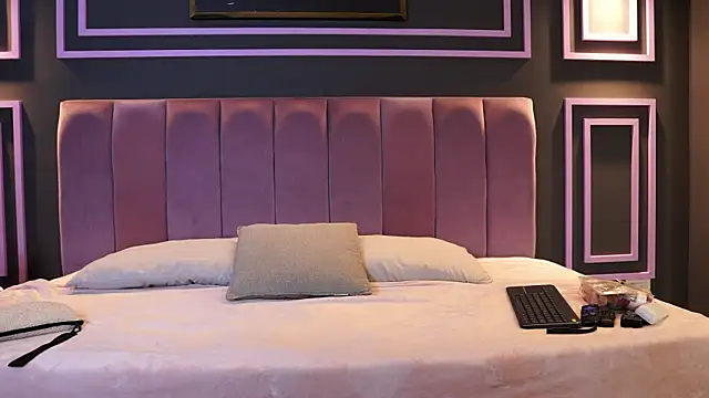 Snapshot of Tayler_Kim chatting on 01/18/26, 05:39 Tayler Kim online show from 01/18/26, 05:39