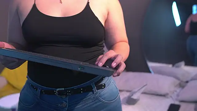 Snapshot of Tayler_Kim chatting on 02/05/26, 06:23 Tayler Kim online show from 02/05/26, 06:23