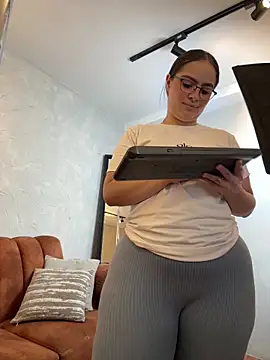 Snapshot of Tayler_Kim chatting on 02/20/26, 06:41 Tayler Kim online show from 02/20/26, 06:41