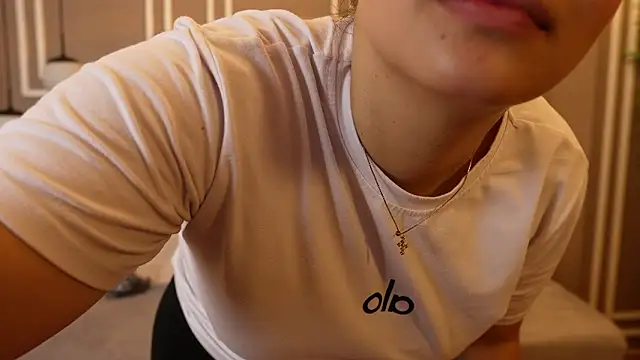 Snapshot of Tayler_Kim chatting on 03/08/26, 04:11 Tayler Kim online show from 03/08/26, 04:11