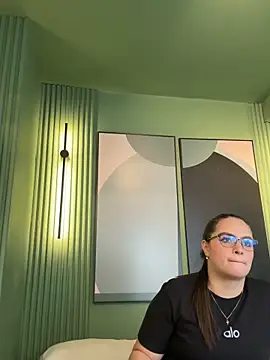 Snapshot of Tayler_Kim chatting on 03/12/26, 06:47 Tayler Kim online show from 03/12/26, 06:47