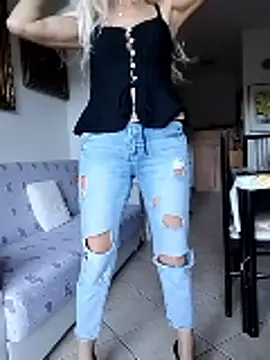 Snapshot of _sexyBLONDE46_ chatting on 11/05/25, 02:50 sexyBLONDE46 online show from 11/05/25, 02:50