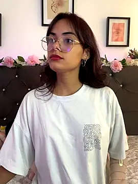 Im Lyan online show from 11/22/25, 03:11