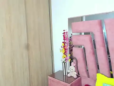 MaraKarly online show from 11/18/25, 07:18