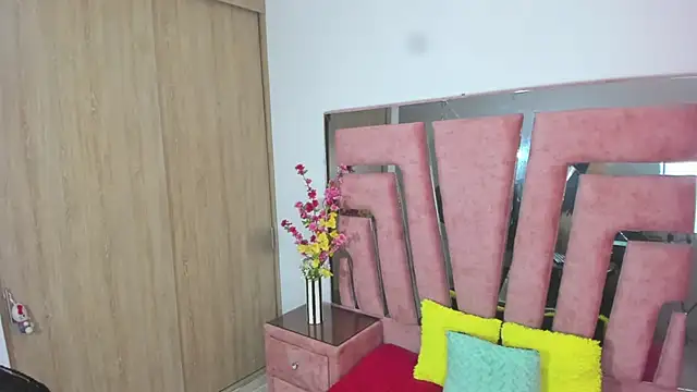 MaraKarly online show from 11/30/25, 06:34