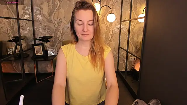 Snapshot of MeggySun chatting on 11/02/25, 01:24 MeggySun online show from 11/02/25, 01:24