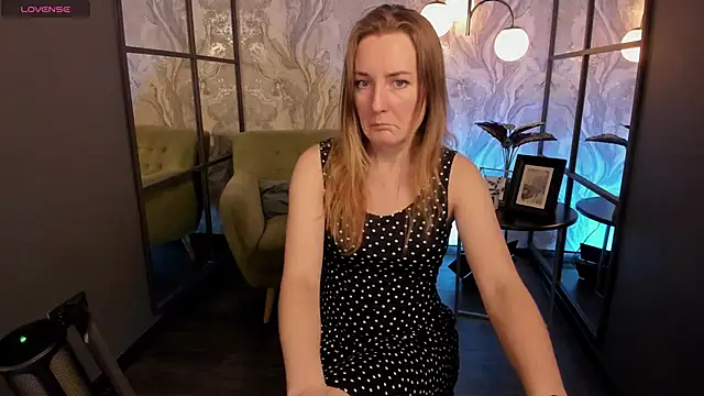 Snapshot of MeggySun chatting on 11/17/25, 01:39 MeggySun online show from 11/17/25, 01:39