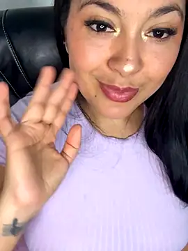 Snapshot of latina_curvy22 chatting on 09/13/25, 10:42 latina curvy22 online show from 09/13/25, 10:42