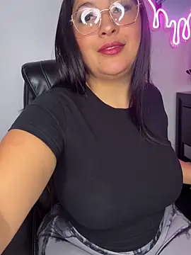 Snapshot of latina_curvy22 chatting on 09/16/25, 06:20 latina curvy22 online show from 09/16/25, 06:20