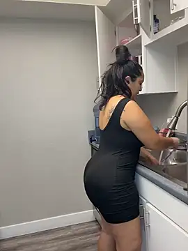 Snapshot of latina_curvy22 chatting on 10/01/25, 06:58 latina curvy22 online show from 10/01/25, 06:58