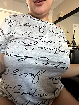 Snapshot of latina_curvy22 chatting on 11/23/25, 11:15 latina curvy22 online show from 11/23/25, 11:15