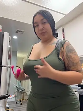 Snapshot of latina_curvy22 chatting on 02/27/26, 10:32 latina curvy22 online show from 02/27/26, 10:32