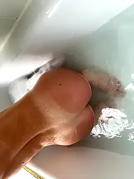 Snapshot of Petitbiscuit2B0 chatting on 10/29/25, 11:12 Petitbiscuit2B0 online show from 10/29/25, 11:12