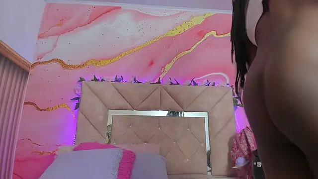 Taylor oriana  online show from 11/08/25, 10:59