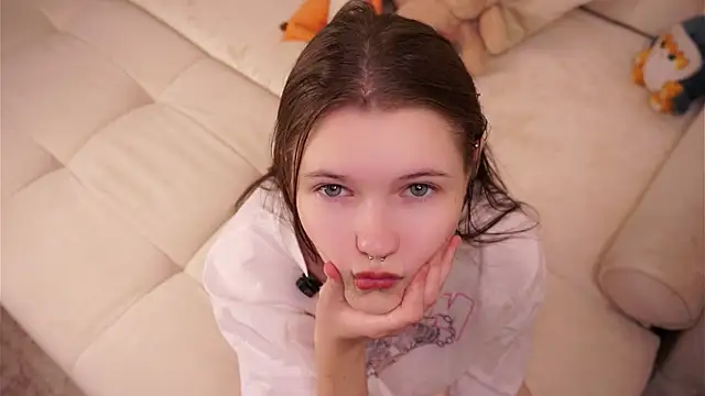 LynHillaire online show from 10/02/25, 11:06