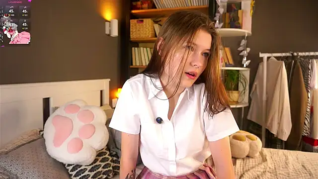 LynHillaire online show from 12/04/25, 11:08