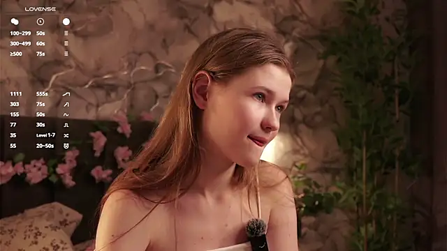 Snapshot of LynHillaire chatting on 06/12/26, 12:48 LynHillaire online show from 06/12/26, 12:48