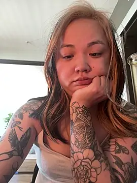 Snapshot of violet_lin chatting on 04/10/26, 10:14 violet lin online show from 04/10/26, 10:14