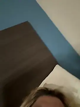 Snapshot of bbwbubbles77 chatting on 12/21/25, 01:24 bbwbubbles77 online show from 12/21/25, 01:24