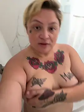 Snapshot of bbwbubbles77 chatting on 12/22/25, 04:20 bbwbubbles77 online show from 12/22/25, 04:20