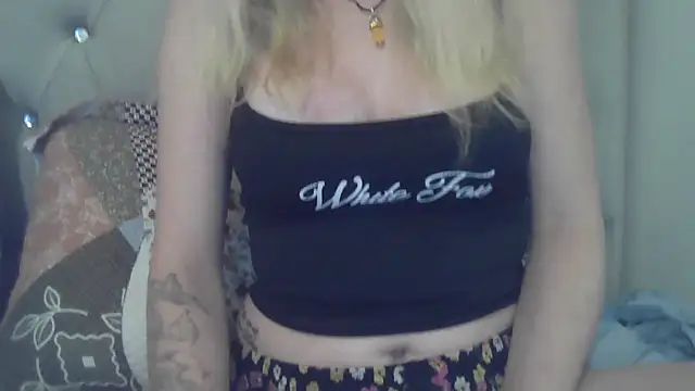 Snapshot of flirty_babe_x chatting on 05/19/26, 07:20 flirty babe x online show from 05/19/26, 07:20