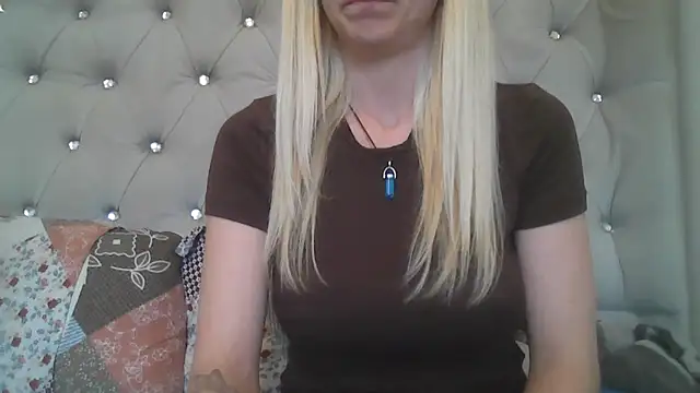 Snapshot of flirty_babe_x chatting on 06/15/26, 05:48 flirty babe x online show from 06/15/26, 05:48