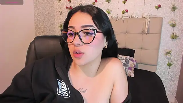 Snapshot of Scarlett_Hot7 chatting on 09/25/25, 04:27 Scarlett Hot7 online show from 09/25/25, 04:27