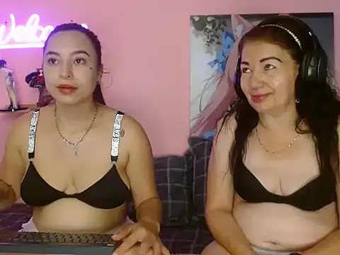 Snapshot of estefania_34 chatting on 10/09/25, 08:07 estefania 34 online show from 10/09/25, 08:07
