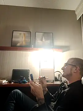 Snapshot of WWGD69 chatting on 10/05/25, 12:47 WWGD69 online show from 10/05/25, 12:47