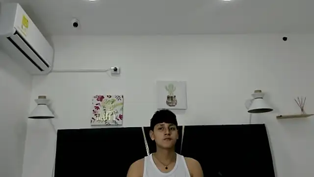 Snapshot of zeusapollofuck chatting on 09/25/25, 08:12 zeusapollofuck online show from 09/25/25, 08:12