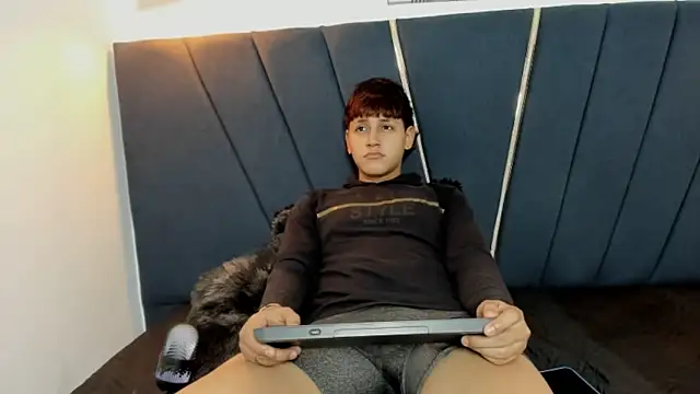 Snapshot of zeusapollofuck chatting on 09/30/25, 08:14 zeusapollofuck online show from 09/30/25, 08:14