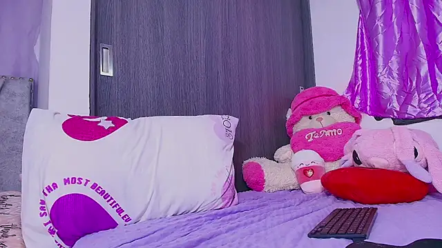 Snapshot of MeganRouss74 chatting on 03/13/26, 03:18 MeganRouss74 online show from 03/13/26, 03:18