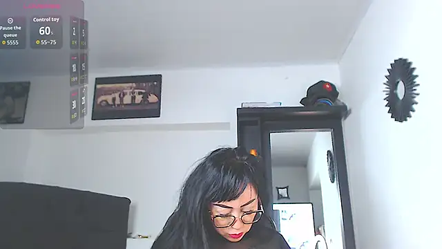 Snapshot of Vicky_hotmilf chatting on 05/05/26, 08:33 Vicky hotmilf online show from 05/05/26, 08:33