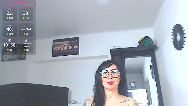 Snapshot of Vicky_hotmilf chatting on 05/15/26, 11:17 Vicky hotmilf online show from 05/15/26, 11:17