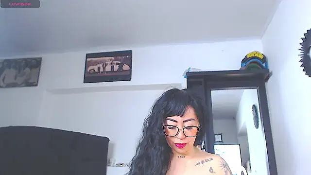 Snapshot of Vicky_hotmilf chatting on 06/12/26, 08:35 Vicky hotmilf online show from 06/12/26, 08:35