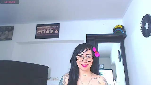 Snapshot of Vicky_hotmilf chatting on 06/25/26, 11:04 Vicky hotmilf online show from 06/25/26, 11:04