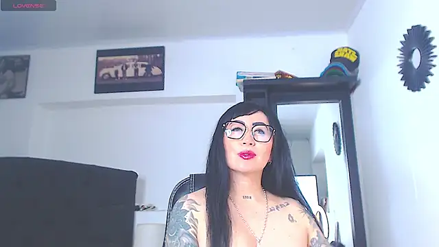 Snapshot of Vicky_hotmilf chatting on 07/06/26, 11:07 Vicky hotmilf online show from 07/06/26, 11:07